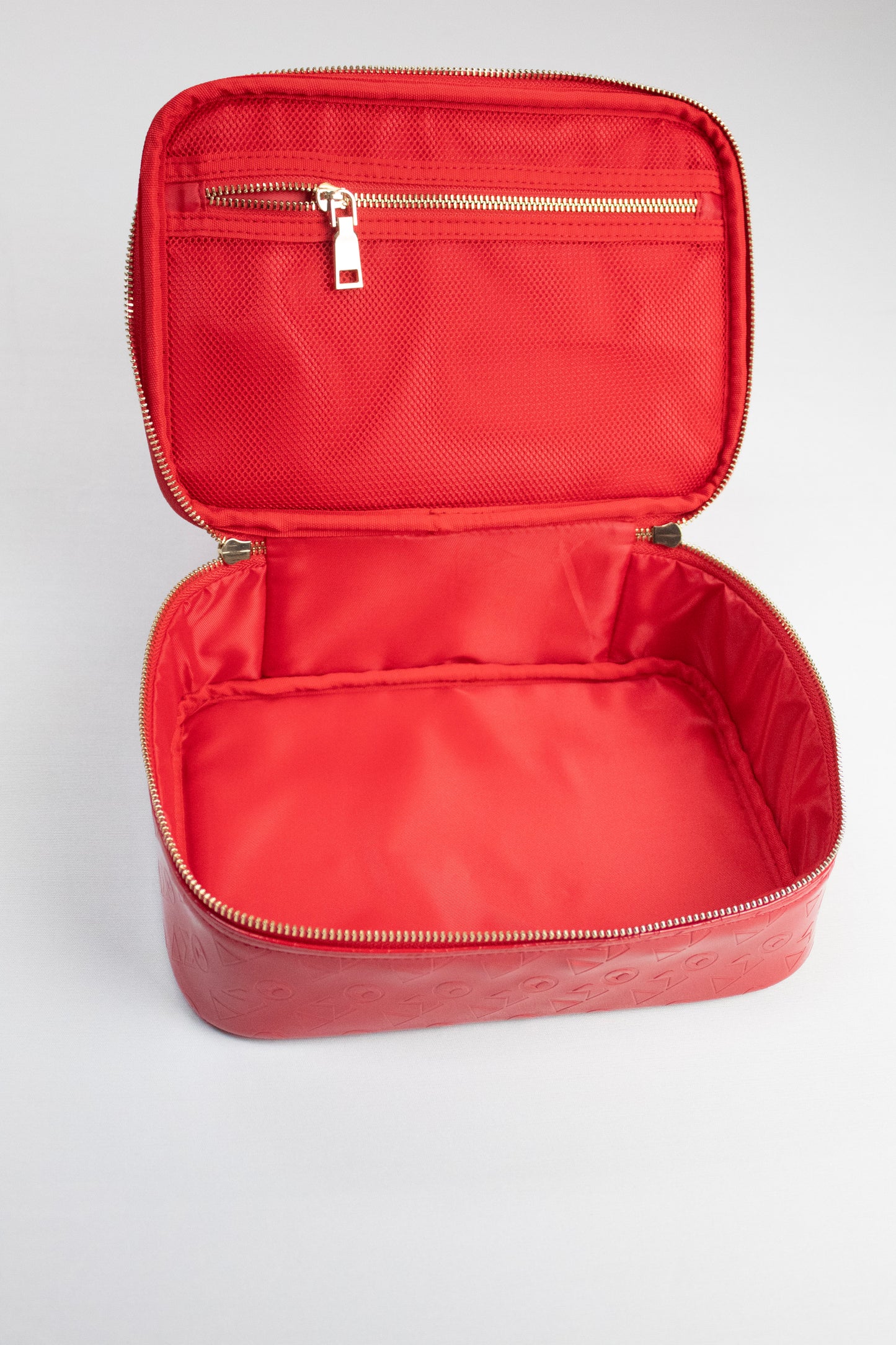 Delta ΔΣΘ Embossed Toiletry Case